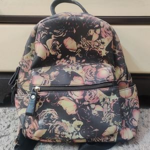 Trendy Roses Pattern Backpack